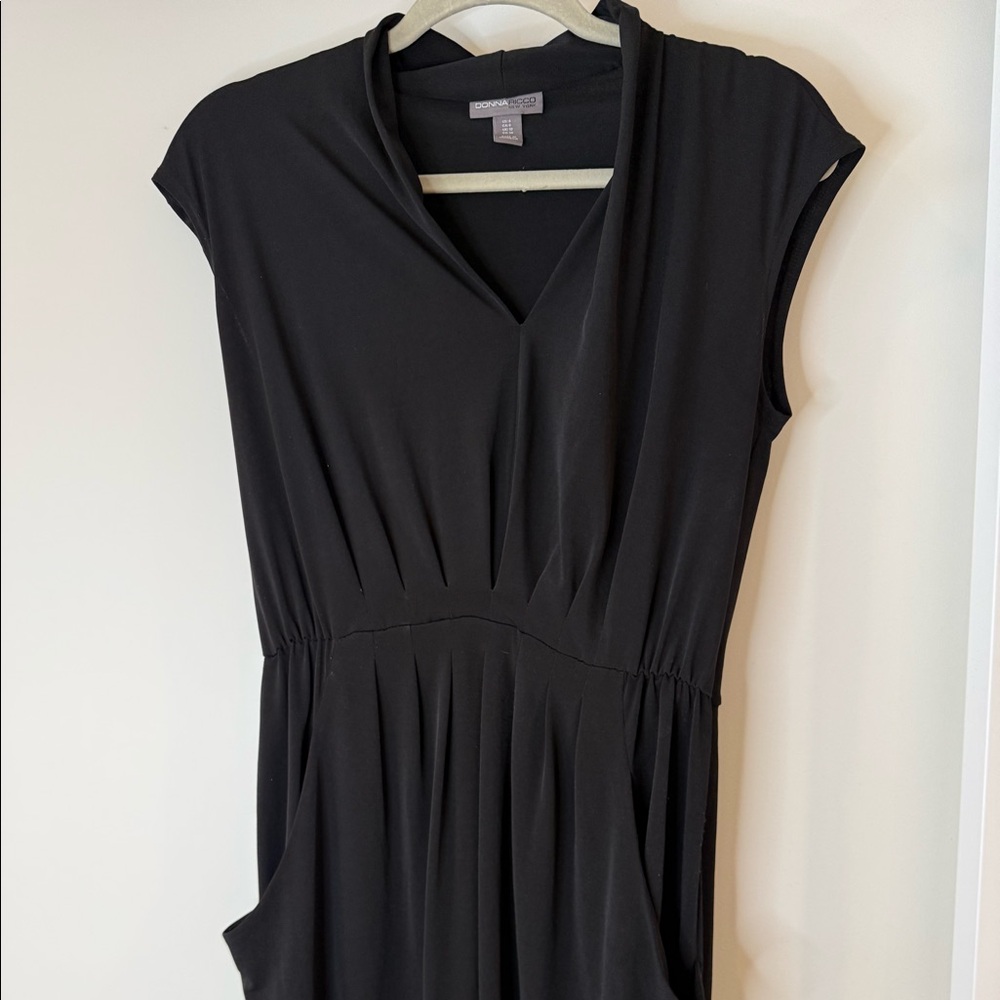 Donna Ricco Black Cap Sleeve Pleated V-Neck Dress Size 6 - Picture 2 of 5